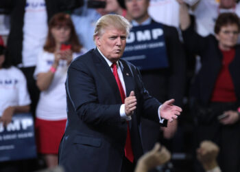 Trump - bibler vurderes i innkjøp for klassrerom i Oklahoma