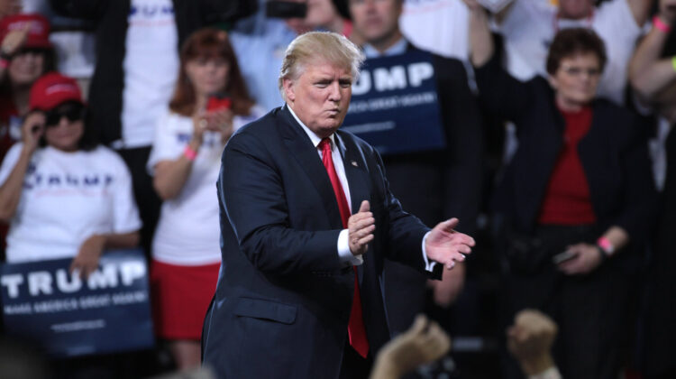 Trump - bibler vurderes i innkjøp for klassrerom i Oklahoma