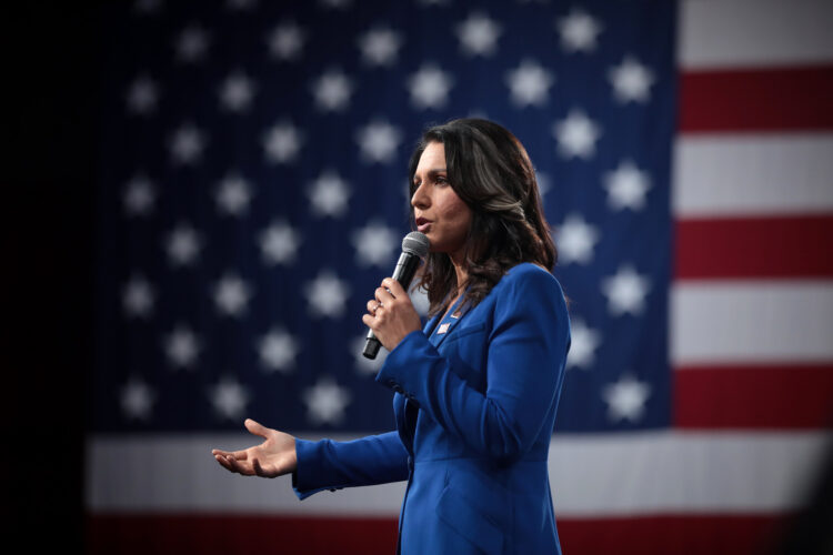 Donald Trump har sendt sjokkbølger gjennom Washington. Hans valg av Tulsi Gabbard som ny direktør for nasjonal etterretning har tent en storm av debatt.