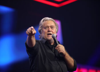 Splittelse i MAGA: Bannon kaller Musk «ond og farlig»