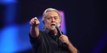 Splittelse i MAGA: Bannon kaller Musk «ond og farlig»
