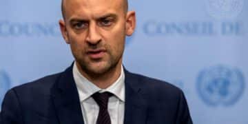 Frankrike har sendt en tydelig advarsel til Donald Trump etter at den kommende amerikanske presidenten ikke utelukket bruk av militær makt for å ta kontroll over Grønland