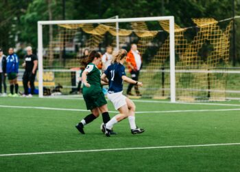 Representantenes hus i USA vedtok tirsdag et lovforslag som forbyr transpersoner jenter og kvinner å delta i jentesport fra grunnskolen til college.